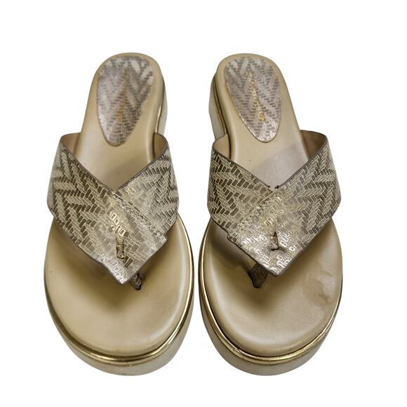 Donald Pliner Womens Liv2 Flip Flop Thong Platform Sandal Size 8.5 Gold Leather - Picture 1 of 11